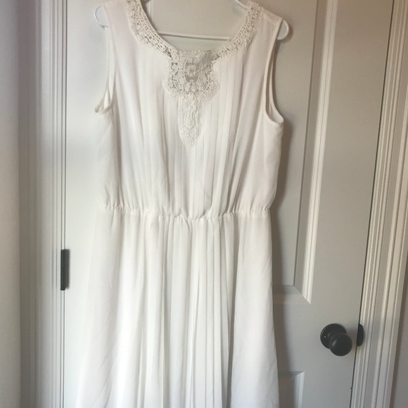 Jessica Simpson Dresses & Skirts - Jessica Simpson Off-white Strapless Flowy Dress